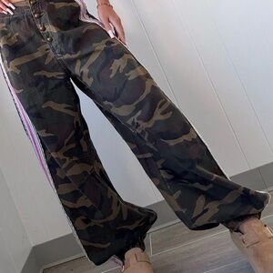 Brand New without Tag Large POL Rosey Lace Lined Camo
Joggers